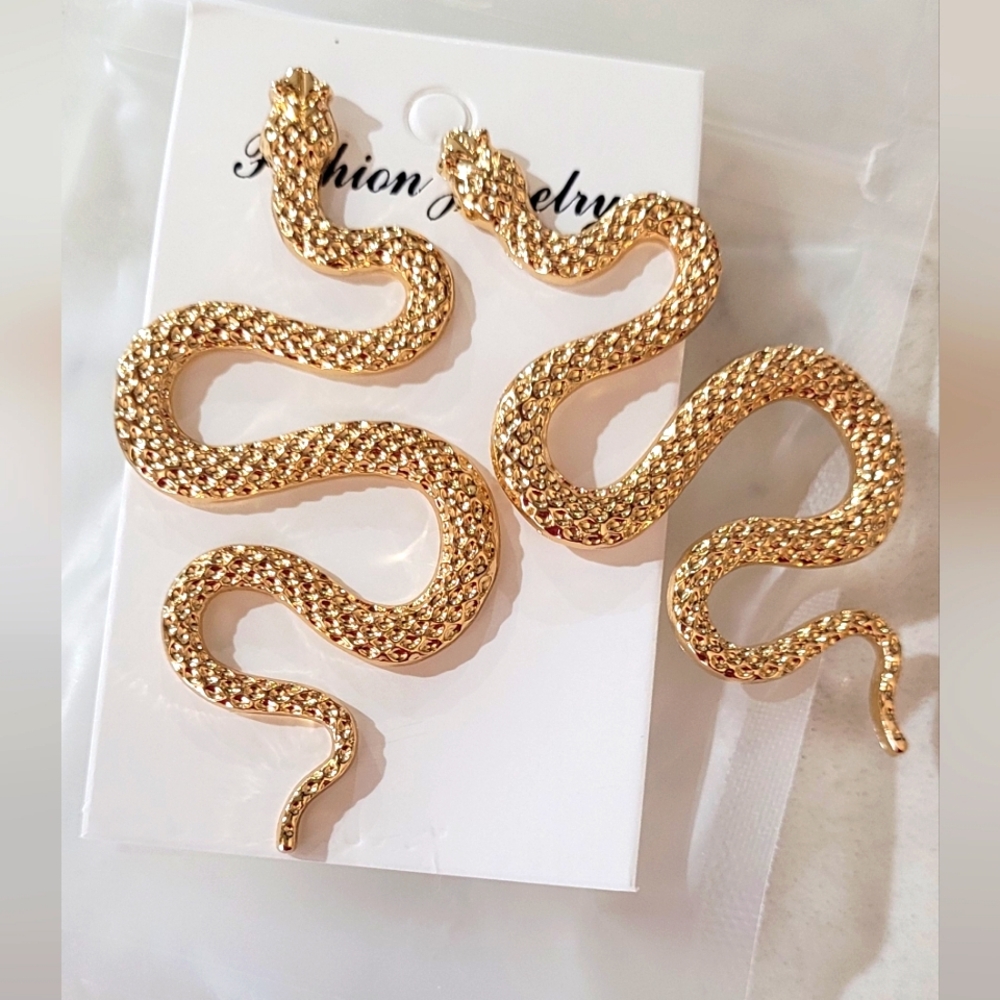 Fashion Earrings Gold Tone Snakes
